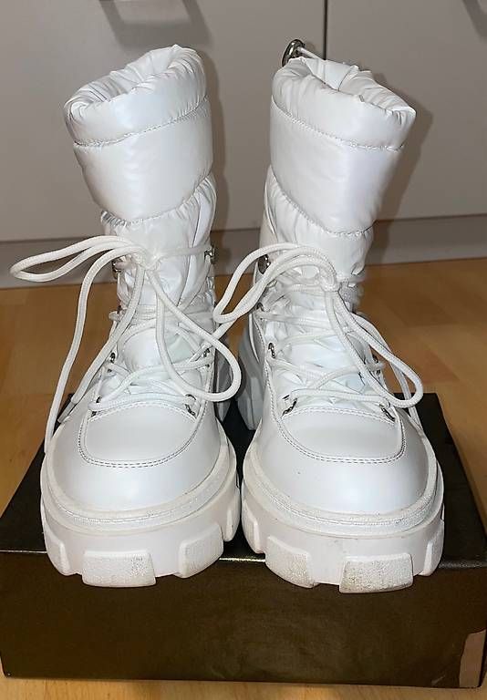 Scarpe da donna: Weisse Winterstiefeletten – Usato da Eschenbach SG venduto da ang_bqf5 1