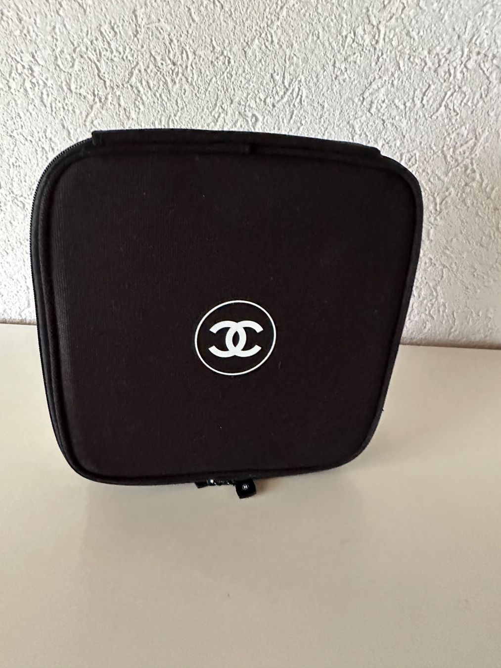 Chanel Kosmetikkoffer: Original Chanel Kosmetikkoffer, schwarz, neu – Neu (gemäss Beschreibung) aus Aarburg von flacon05 1
