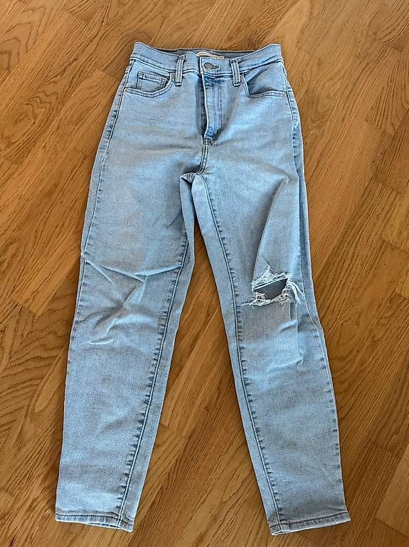 Jeans: LEVI'S Jeans Gr. 26 – Usato da Liestal venduto da Schatzsucher90