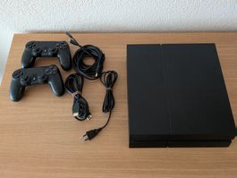 Playstation 4 mit Gamepads