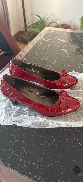 Damenschuhe: Schuhe Grösse 38 – Gebraucht aus Seltisberg von gul_wv9k