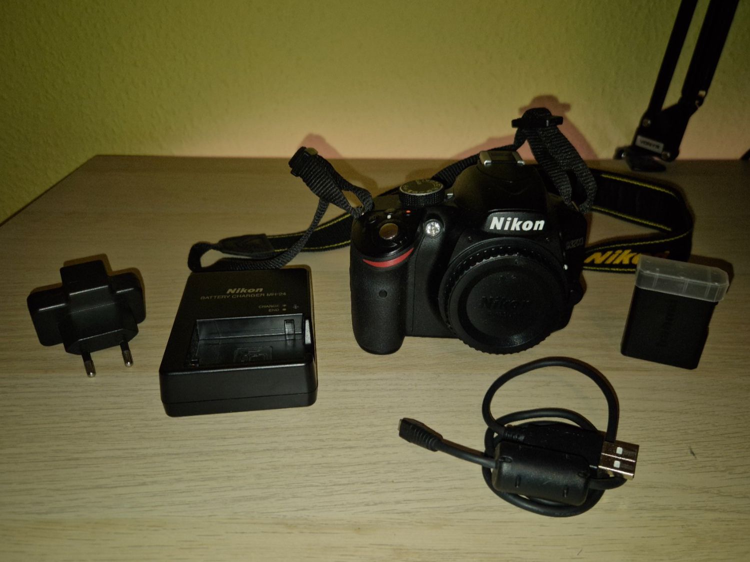 Nikon Fotocamera: Schönes Set Nikon D3200 - Foto Einstieg – Usato da Reinach BL venduto da rainrox
