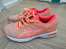 Asics Sportschuhe Turnschuhe Gr. 35