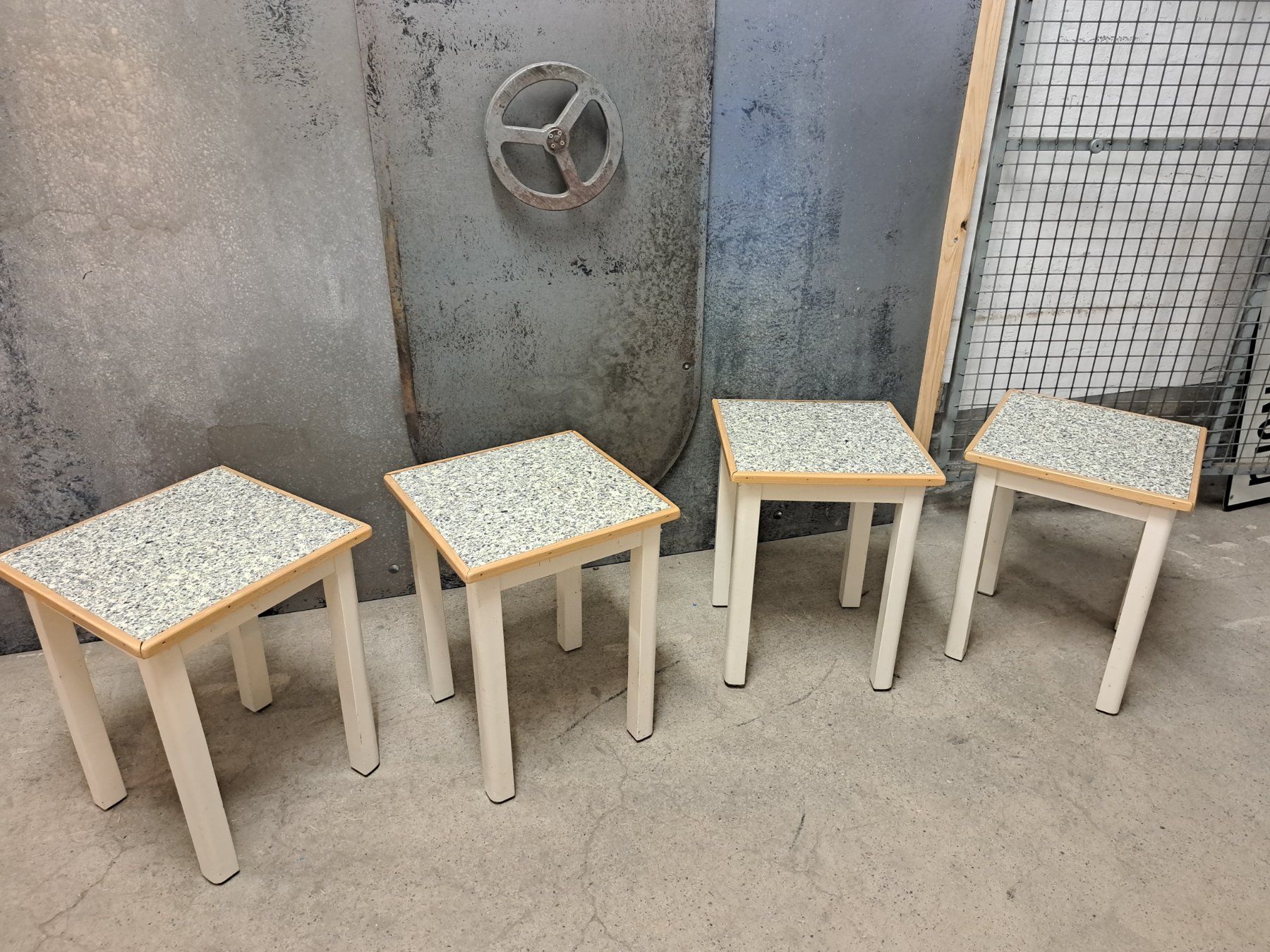 Sgabelli: 4 alte Holz Hocker Taburettli Schemel – Usato da Belp venduto da deal-now