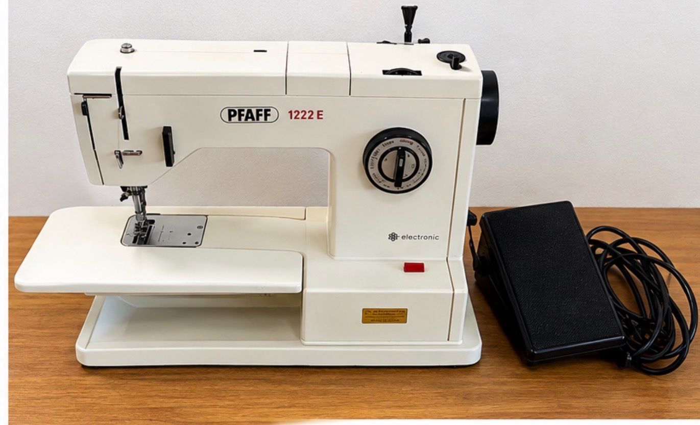 Pfaff Machines à coudre: Pfaff 1222 E – Défectueux à Scheuren par iskawne