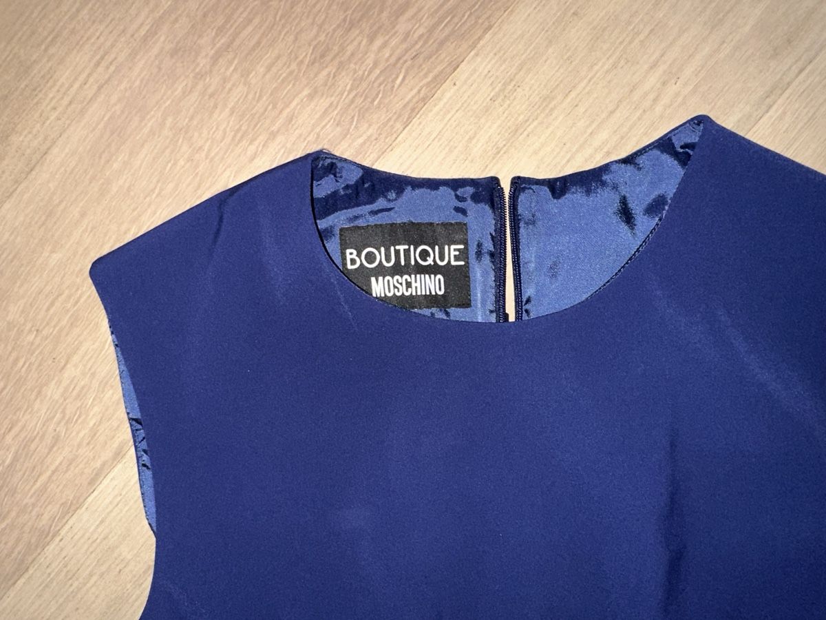 Moschino Kleider: MOSCHINO Boutique - Robe bleue - taille UK12 – Neu (gemäss Beschreibung) aus Genève von Lucie.hwrth 1