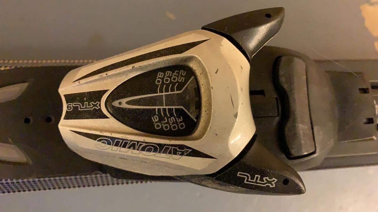 Skis: ATOMIC Skier inkl. Stöcken – Gebraucht aus Mauren von SB1606 2