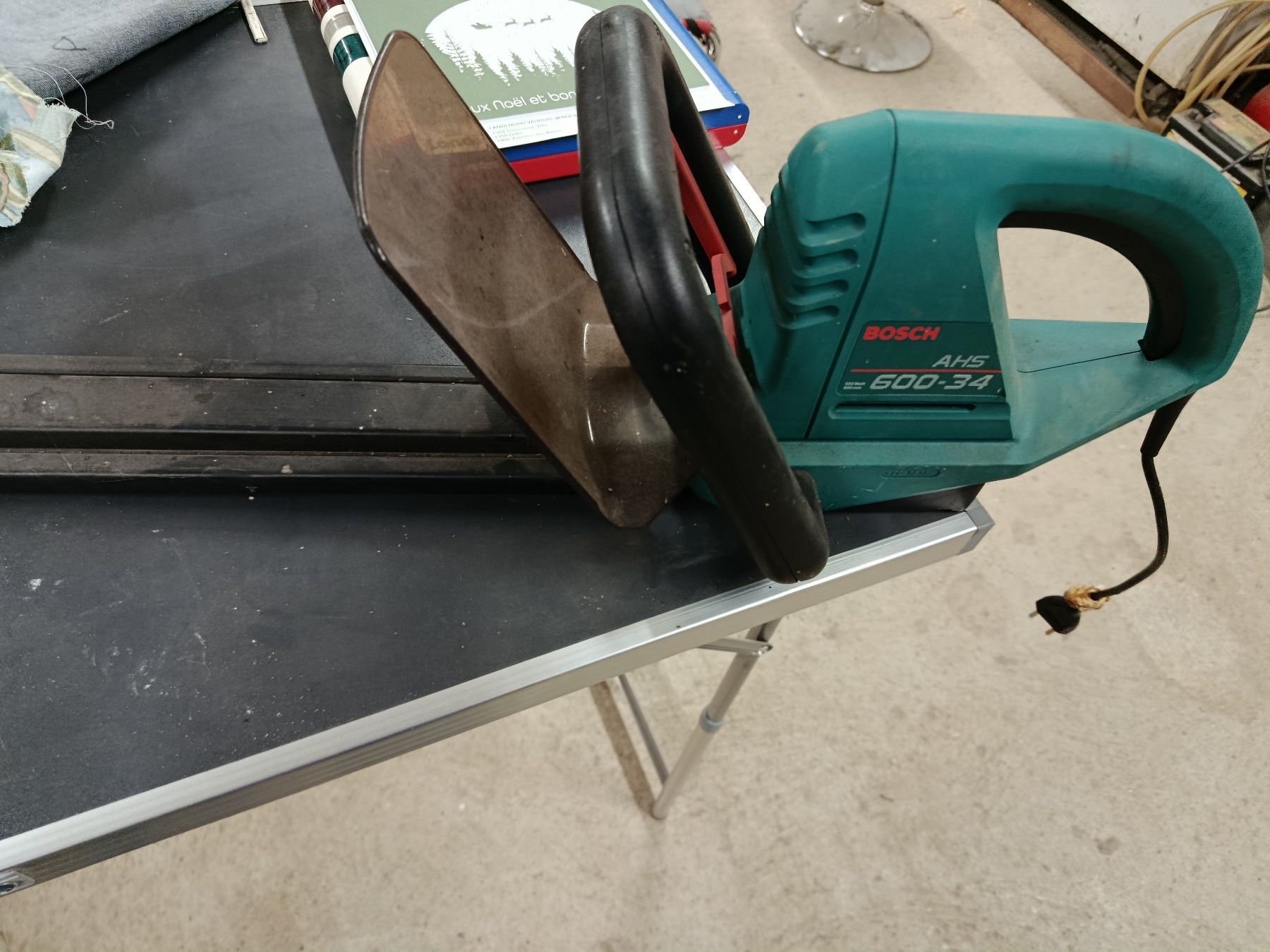 Bosch Tutti gli attrezzi: taille haie bosh – Usato da Orbe venduto da 66route