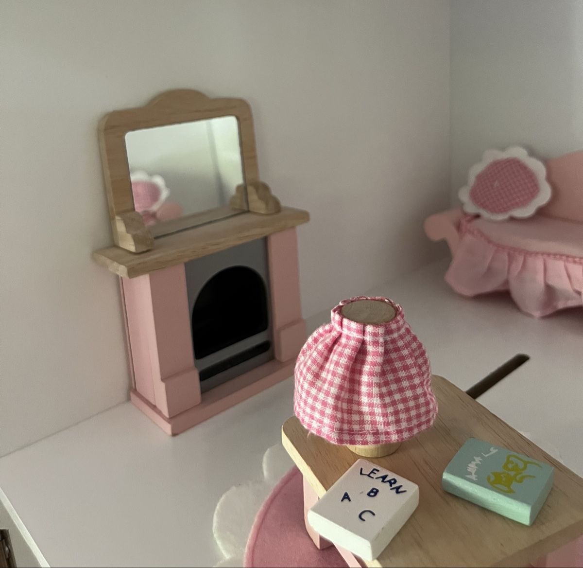 Case e mobili per bambole: Puppenstuben Wohnzimmer Möbel-Set rosa – Usato da Arboldswil venduto da Sonnenelfe 4