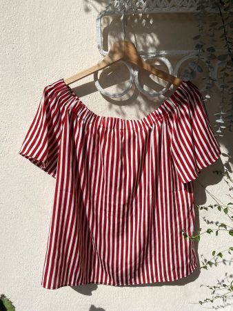 Haut femme épaules dénudées rayures rouge blanc taille M