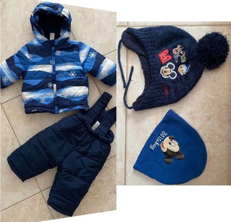 Skianzug Baby Zweiteiler plus zwei Disney Mützen