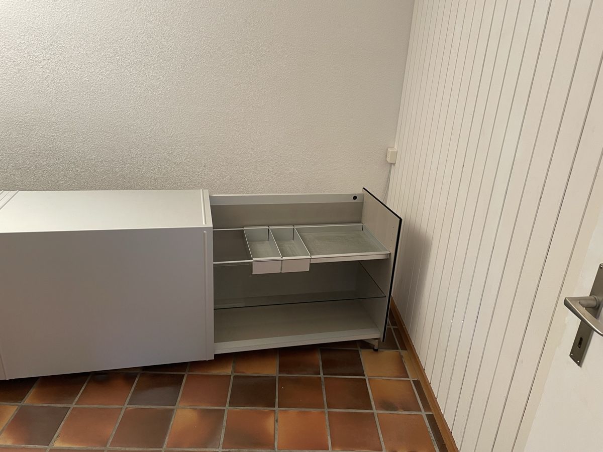 Cassettiere: Sideboard Metall und Glas – Usato da Volketswil venduto da Edwiga01 1
