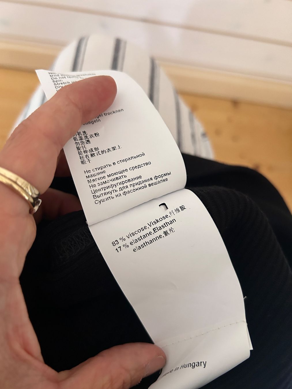 Marc Cain Kleider: Marc Cain Strickkleid - Gr. 2 – Gebraucht aus Illnau von Monkky 6