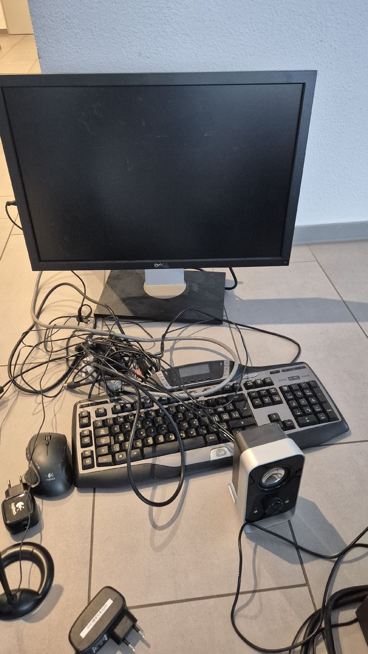 Altro per Eventi aziendali & Feste: Diverses Elektronik  Sachen – Usato da Buttisholz venduto da inf_9fvt 4