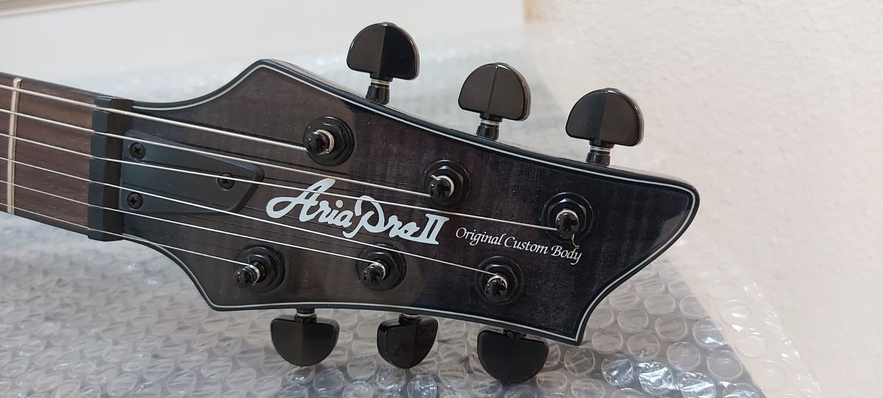 Aria Pro II Original Custom Body Black e-gitarre neuwertig | Kaufen auf  Ricardo