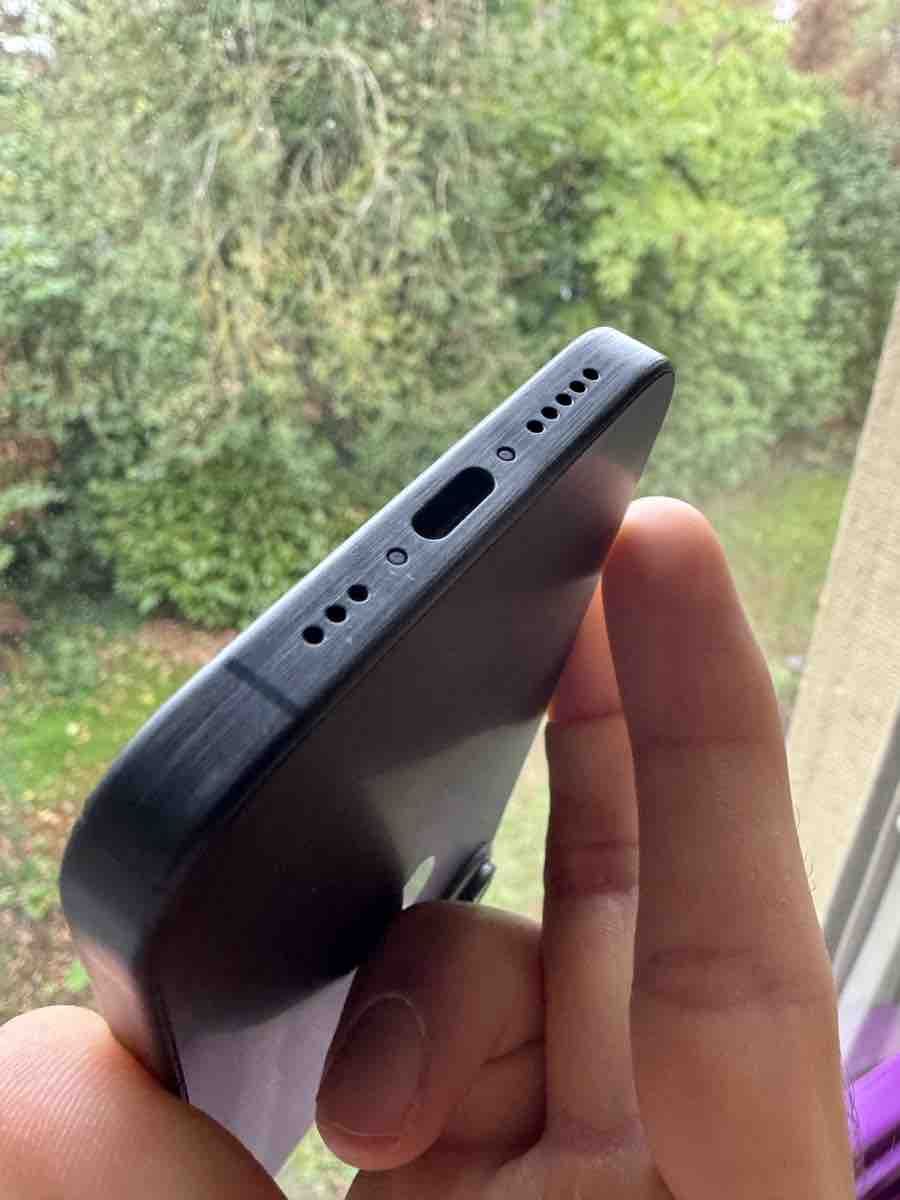 Apple Handys / Smartphones: Apple iPhone 15 Pro Black Neu – Neu (gemäss Beschreibung) aus Riehen von lor_d5w8 7