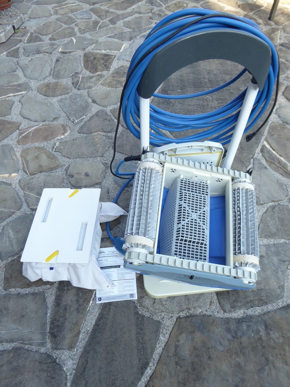 Dolphin Accessori per Piscine: Poolroboter Dolphin M200 – Usato da Saanen venduto da Chrisvg 3