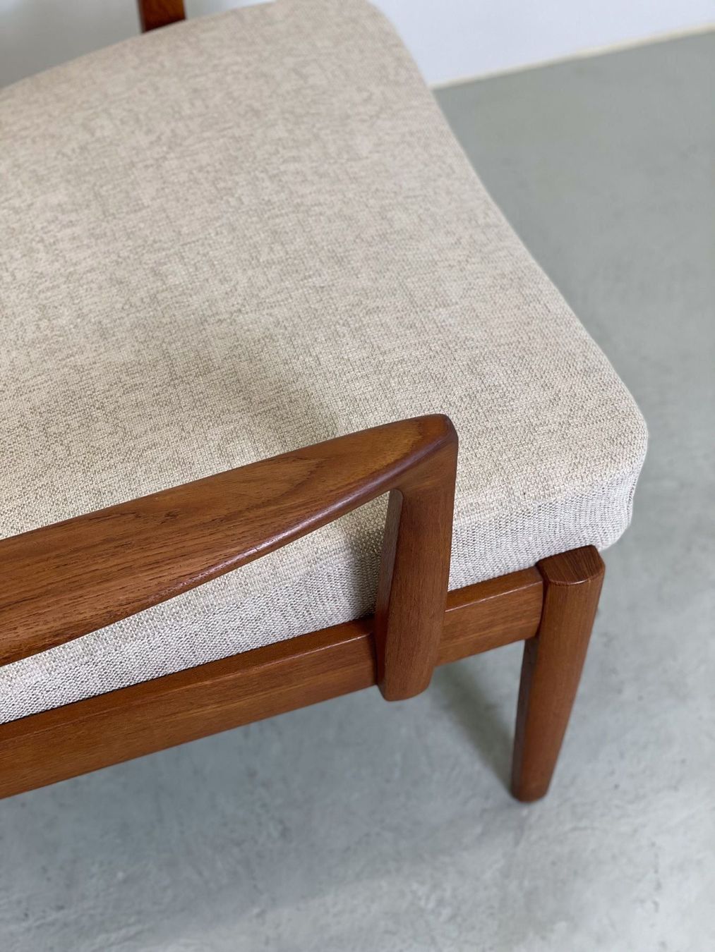 Poltrone: Danish Teak Easy Chairs Kindt Larsen 60s – Usato da Basel venduto da MidMod20C 8