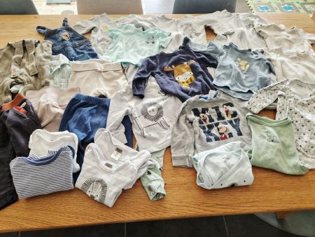 Grosses Kleiderpaket für einen Jungen in Gr. 74