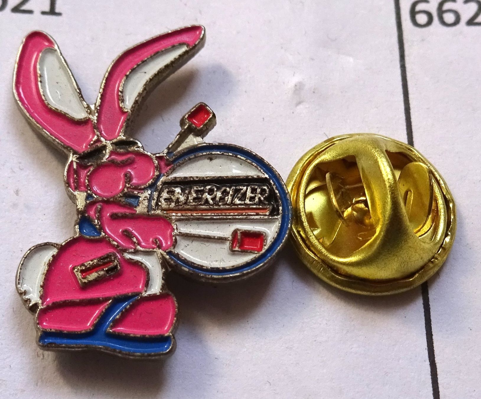 Plaketten & Abzeichen: Pin ENERGIZER  Hase Lilla – Gebraucht aus Utzenstorf von BUtter81