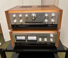 Historische Accuphase C-200 & P-300 Vintage Vor- u. Endstufe