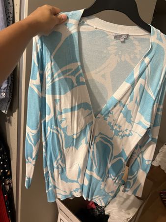 Damen Cardigan Maddison hellblau Blumenmuster Groesse S