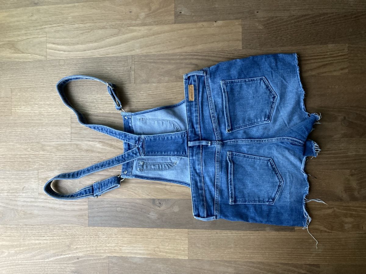 H&M Pantaloni: Latzhose kurz Gr. 140 – Usato da Luzern venduto da Aldabema 2