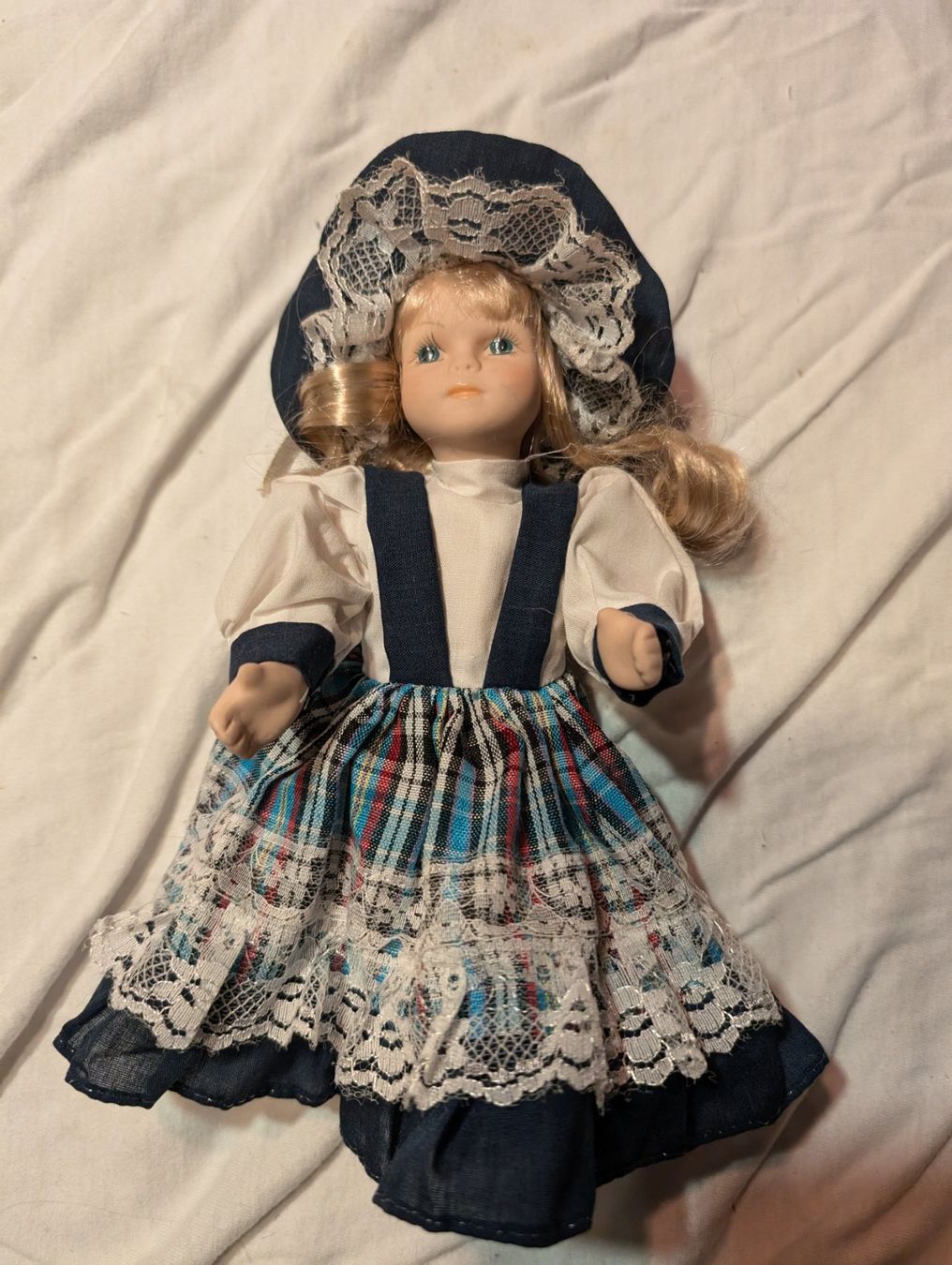 Bambole: Puppe blaues Kleid – Usato da Dietwil venduto da Swissgirl2012 1