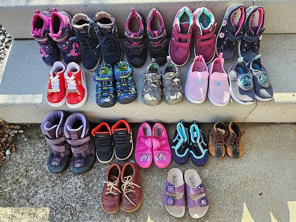 Scarpe per ragazze: Kinderschuhe Gr. 18-29 – Usato da Worb venduto da jun_fj8w