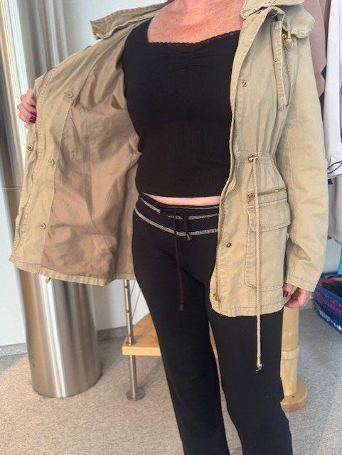 Giacche: Winterjacke beige mit Kapuze – Usato da Regensdorf venduto da Midget64 2
