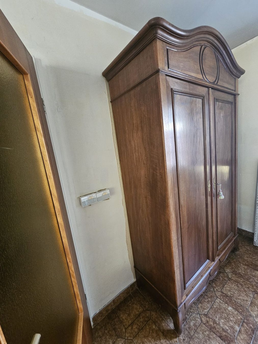 Armoires: Armoire en bois, 2 portes – D'occasion à Bussigny par Zabeth1030 2