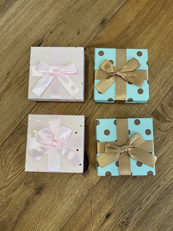 Tutte le decorazioni: 4 kleine Geschenkboxen mit Schleife – Nuovo (secondo la descrizione) da Frauenfeld venduto da nu_fe
