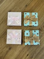 4 kleine Geschenkboxen mit Schleife