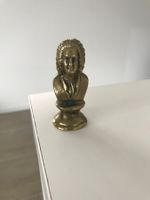 Statuette du homme en bronze antique