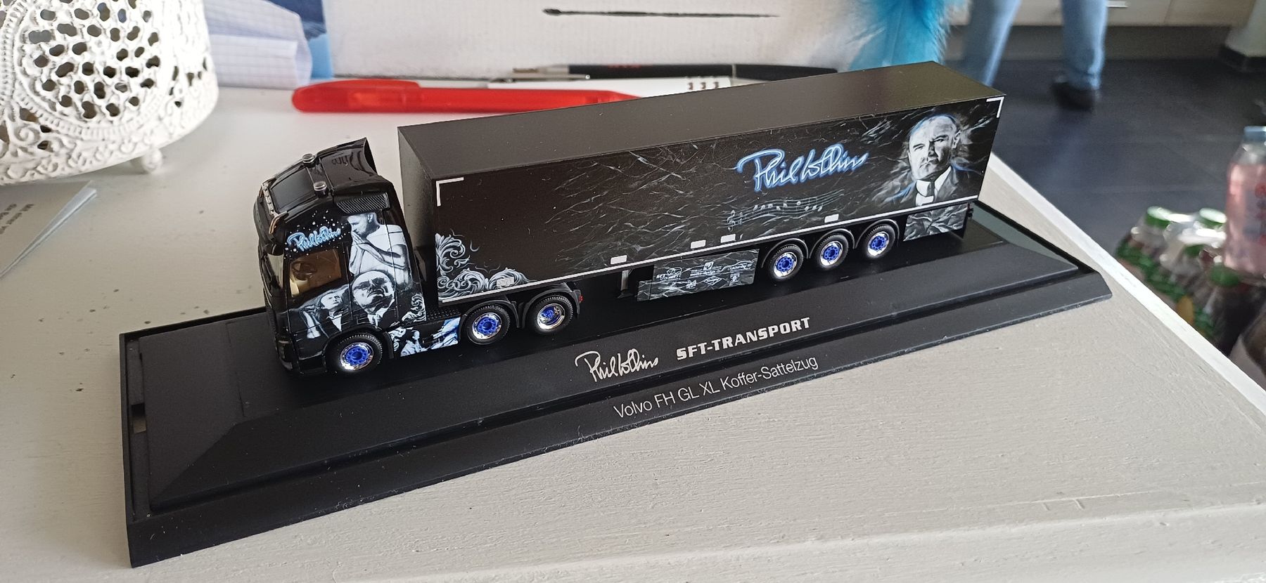 Volvo Modellini d'auto:  Volvo Phil Collins 1:87 – Nuovo e nell'imballaggio originale da Uetendorf venduto da TheTschegi95 1