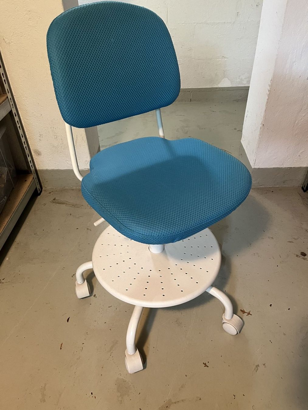 Ikea Sedie: Kinder Schreibtischstuhl hellblau VIMUND – Usato da Zumikon venduto da Jeuge 4