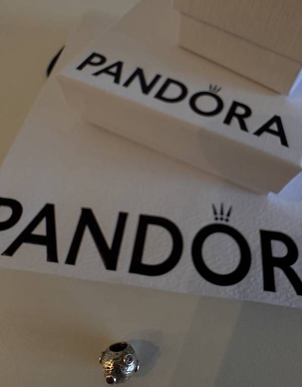 Ciondoli: Pandora Charm 925 Silber mit rosa Steinen – Usato da Heerbrugg venduto da Chiria