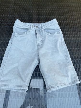 Junge Shorts grau 146 Neuwertig