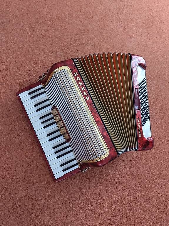 Hohner Instruments de musique: Hohner Akkordeon – D'occasion à Grellingen par thebarney