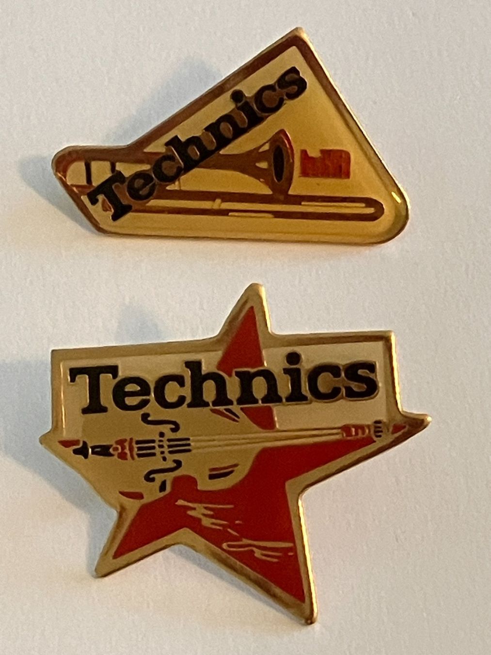 Placchette & Badge: 2 Pin Technics HiFi – Usato da Basel venduto da djwwpp