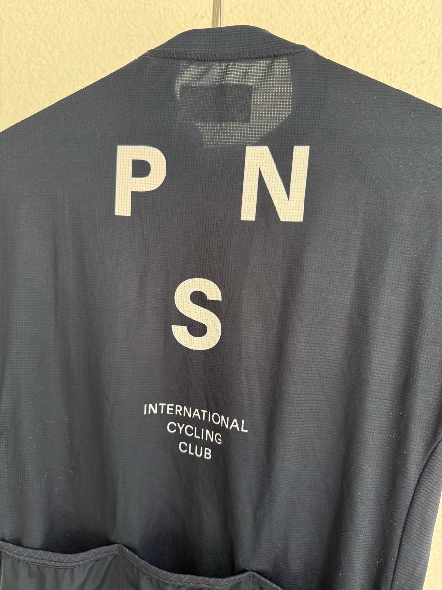 Pas Normal Studios Canottiere & Pantaloni: PNS navy short-sleeve jersey – Usato da Benglen venduto da car_nct9 5