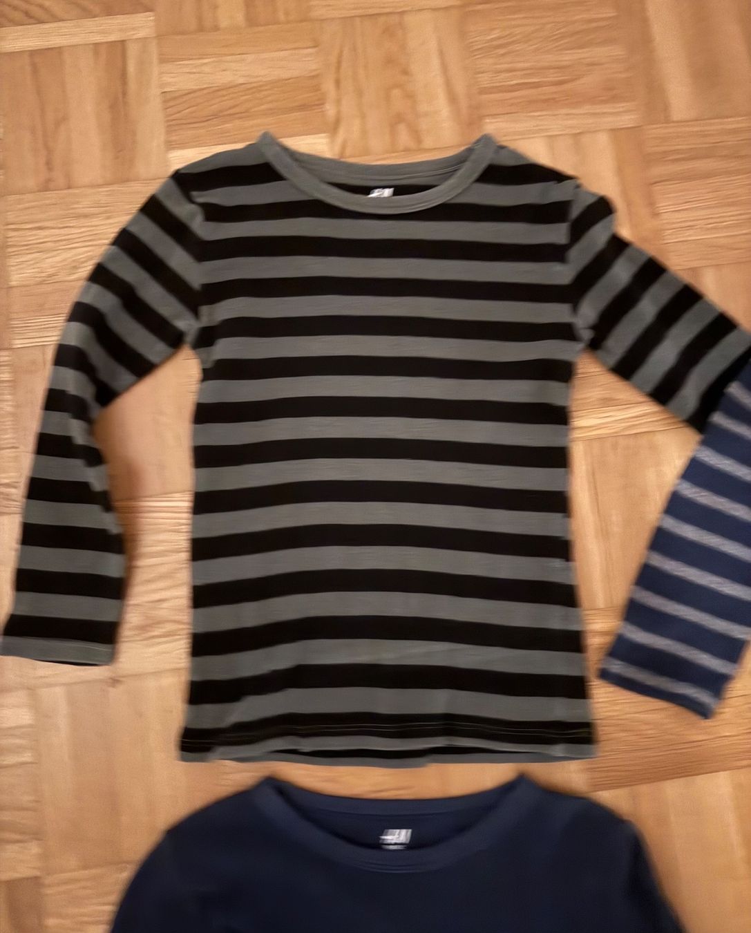 Hemden, T-Shirts & Polos: Kinder T-Shirts Langarm Grösse 110/116 – Gebraucht aus Zürich von zd_1965 1