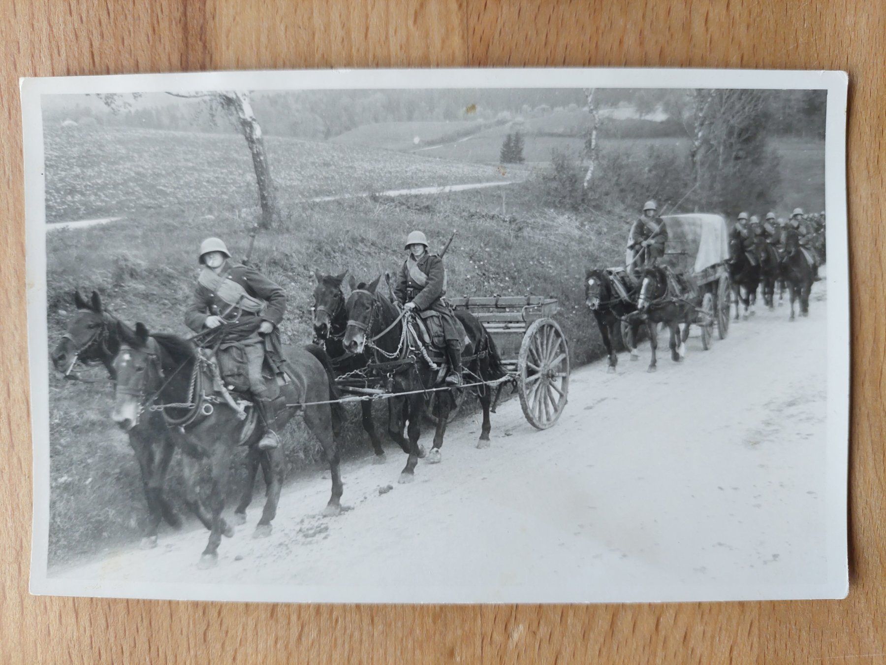 Cartoline postali: Echtfotokarte Militär Schweiz Train – Usato da Obfelden venduto da Foto_Bild_Kunst_Buch