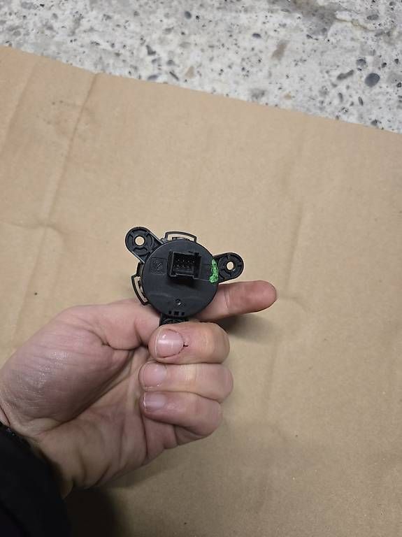 Tutti pezzi di ricambio auto: Alfa Romeo 159/ Brera/ Spider Startknopf – Usato da Ottenbach venduto da bella85
