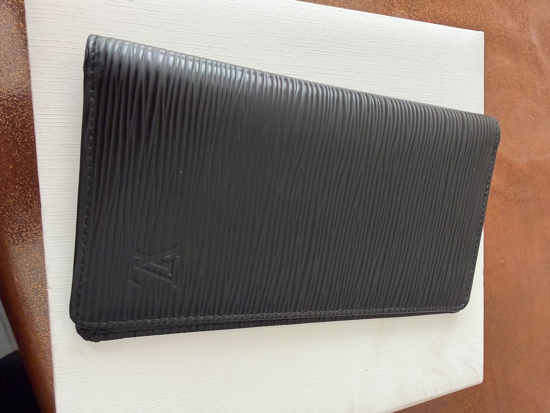 Louis Vuitton Altro in  Abbigliamento & Accessori: Reisepasshülle Louis Vuitton original – Nuovo (secondo la descrizione) da Allschwil venduto da Figidindia