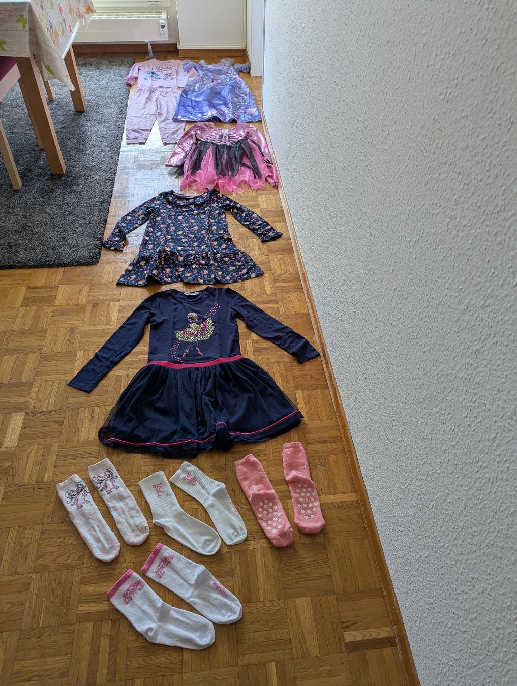 C&A Kleiderpakete & -sets: Mädchen Kleiderset Grösse 134-140 – Gebraucht aus Lengnau AG von sus_znf9 5