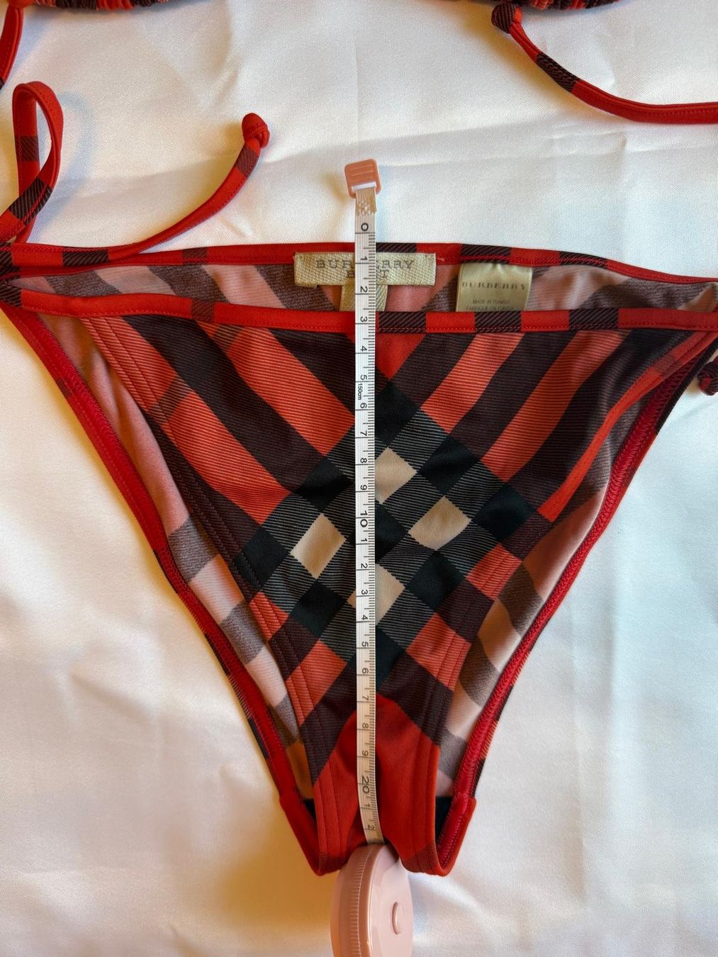 Burberry Costumi da bagno & Bikini: Burberry Triangel-Bikini mit ikonischem Karomuster – Usato da Oberarth venduto da SSS. 5