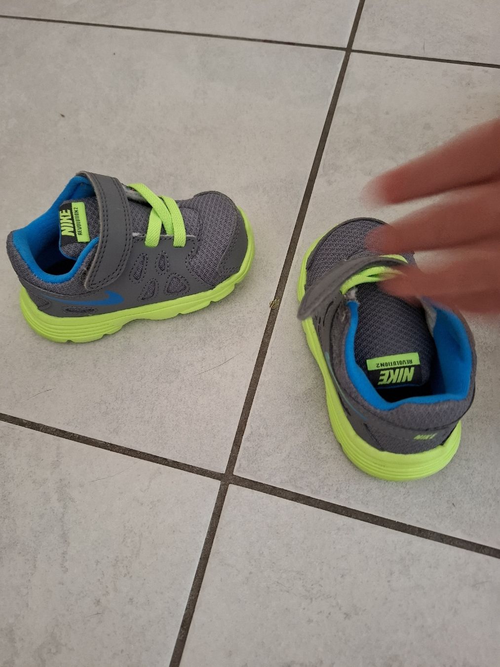 Scarpe per ragazzi: Nike révolution 2  T-19.5 – Nuovo (secondo la descrizione) da Fully venduto da Taaat