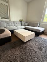 Ecksofa mit Chaiselongue grauer Stoff schwarz guter Zustand