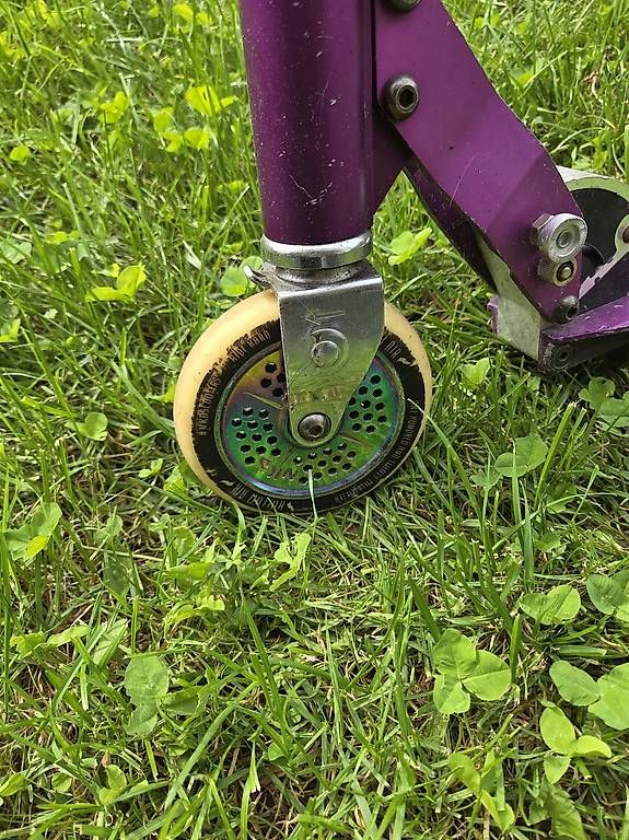 Kickboard: Roller Micro Mädchen – Usato da Bülach venduto da Boubbleziss 1